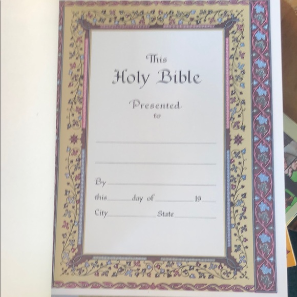 White and Gold Holy Bible - Picture 2 of 6
